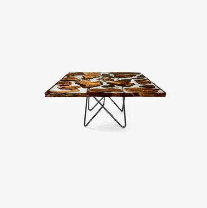 Tavolo quadrato Kauri Earth Square in legno di Kauri e resina con base in ferro tubolare di Riva1920