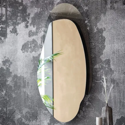 Specchio da parete in cristallo specchiato fumé e cornice in cristallo fumé Akumal di Cattelan Italia