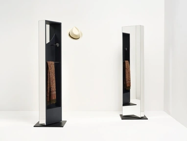 Specchio appendiabiti Black Mirror di Minotti Italia