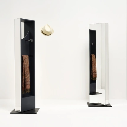 Specchio appendiabiti Black Mirror di Minotti Italia