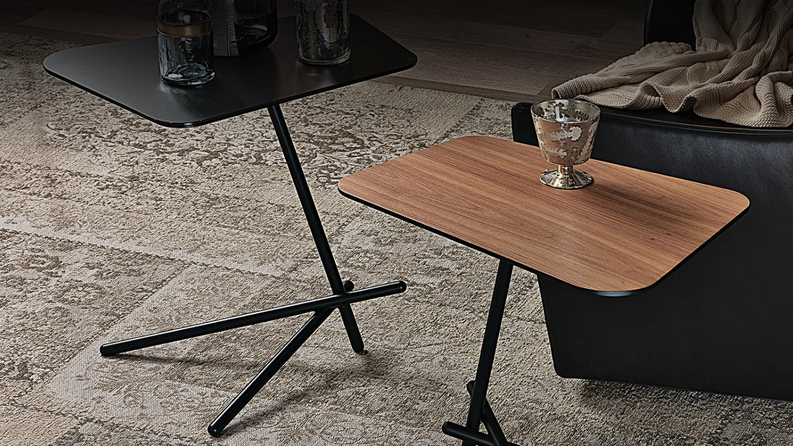 Tavolino con base in acciaio e piano in cristallo o legno Laser Cattelan Italia