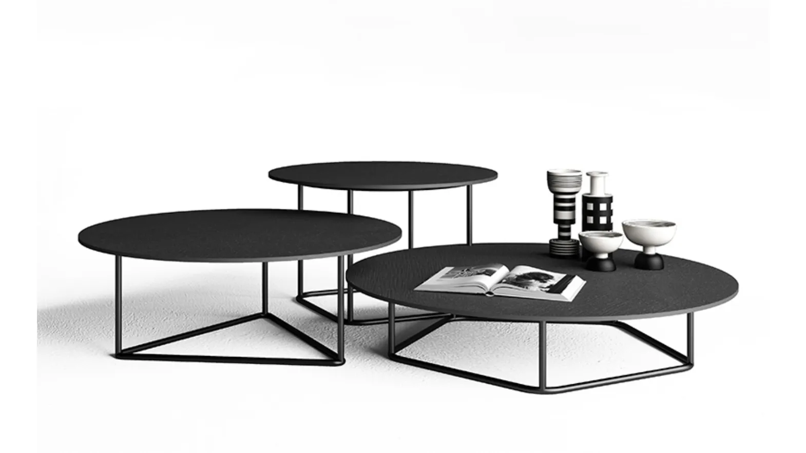 Tavolini con top in cemento antracite Circus di Minotti Italia