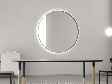 Specchio FullMoon di grandi dimensioni con cornice in metallo di Minotti Italia