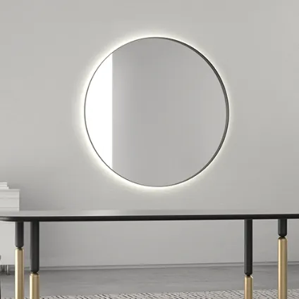 Specchio FullMoon di grandi dimensioni con cornice in metallo di Minotti Italia
