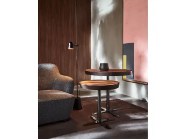 Tavolino Kew in legno e pelle con base in metallo disponibile in due altezze di Molteni & C