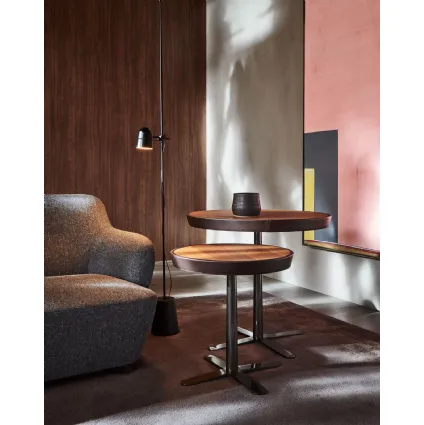 Tavolino Kew in legno e pelle con base in metallo disponibile in due altezze di Molteni & C