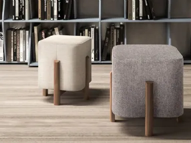 Pouf Kip in tessuto e legno di Doimo Salotti