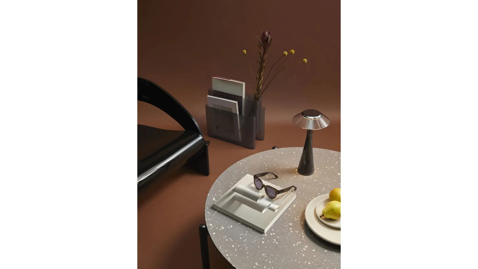 Contenitore portariviste Magazine Rack di Kartell
