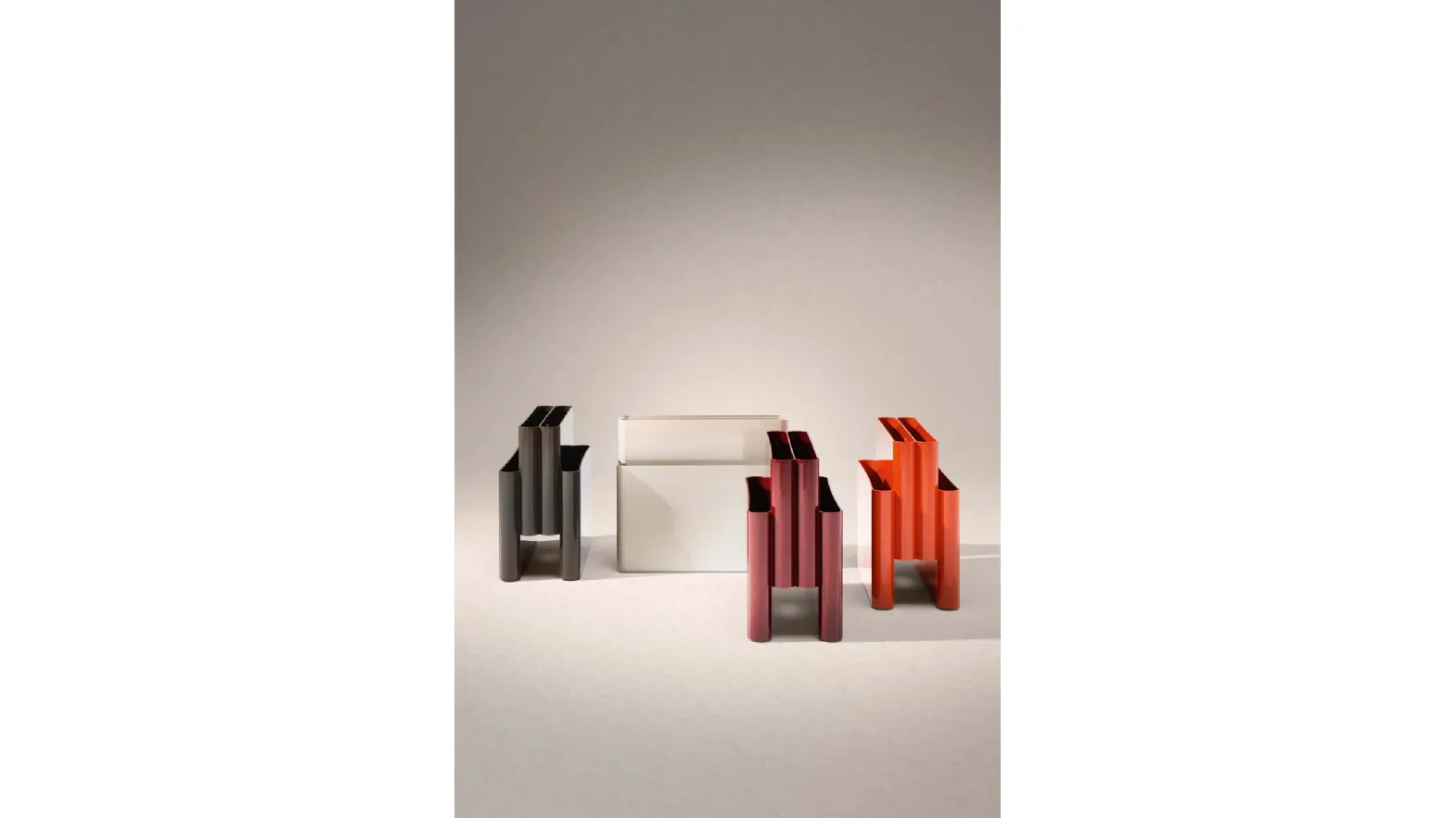 Contenitore portariviste Magazine Rack di Kartell