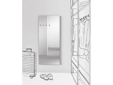 Specchio Appendiabiti in fusione di ottone cromato dal design minimal Chiodo Fisso Mirror di Minotti Italia