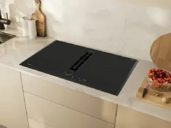 Piano a induzione con cappa integrata con profili di NEFF
