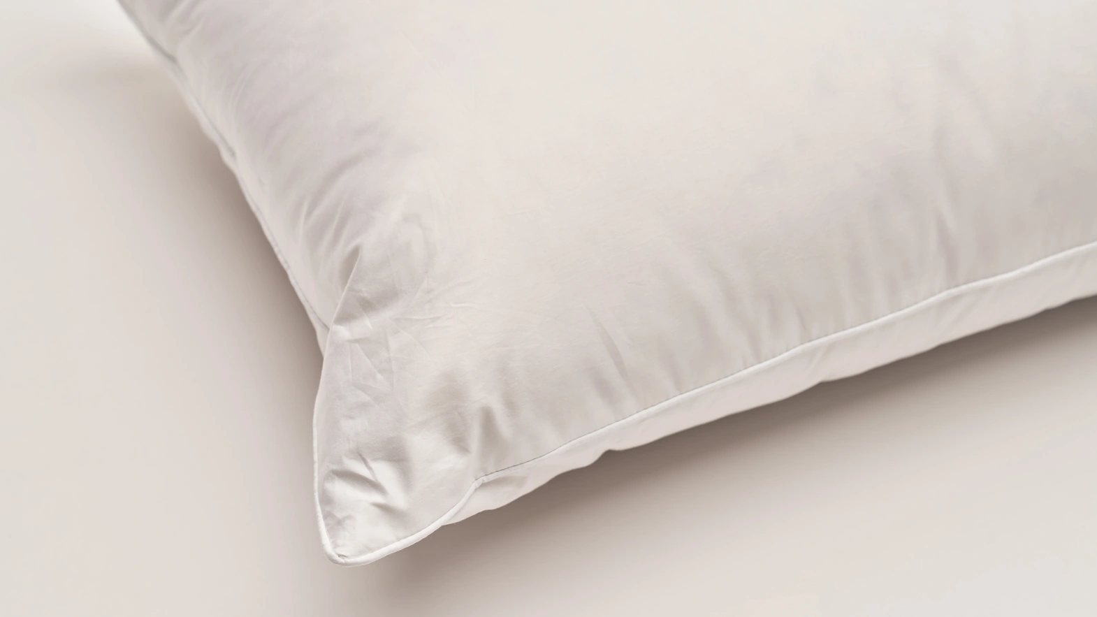 Guanciale Hungarian Goose Down Surround di Vispring