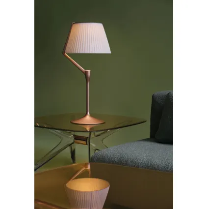 Lampada da tavolo Angelo Stone in alluminio con diffusore rivestito in tessuto di Kartell