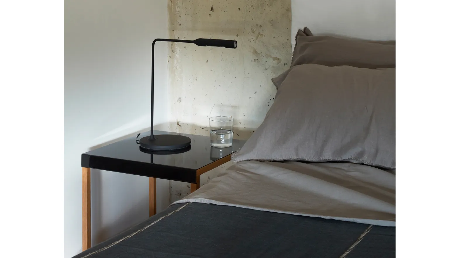 Lampada da tavolo Flo Bedside di Lumina