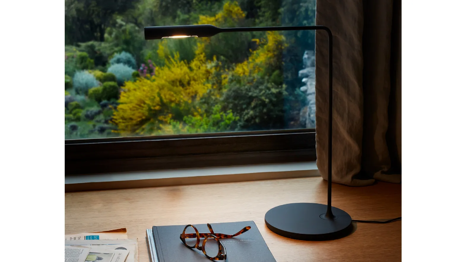 Lampada da tavolo Flo Desk di Lumina