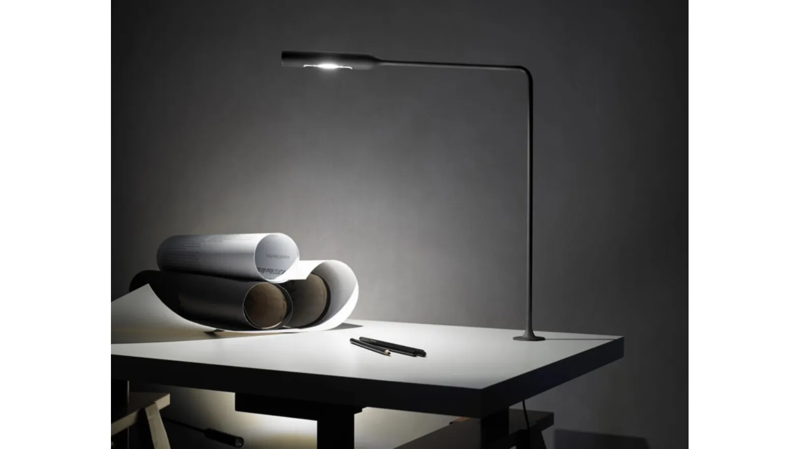 Lampada da tavolo Flo Grommet di Lumina