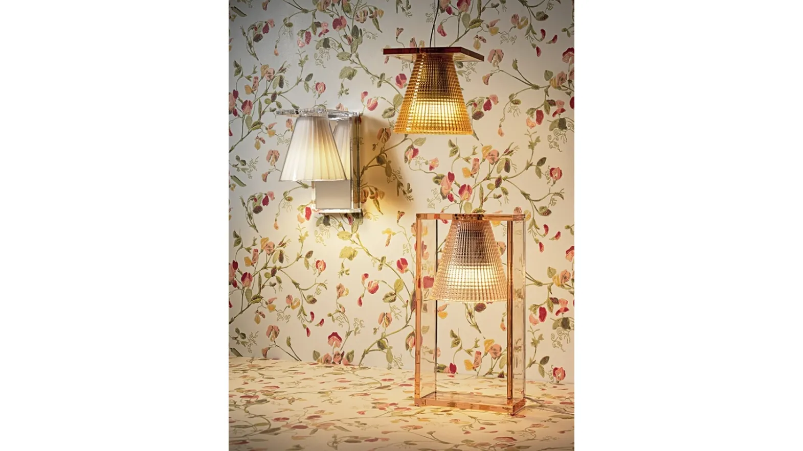 Lampada Light Air in policarbonato da tavolo e nella versione a parete e sospesa di Kartell