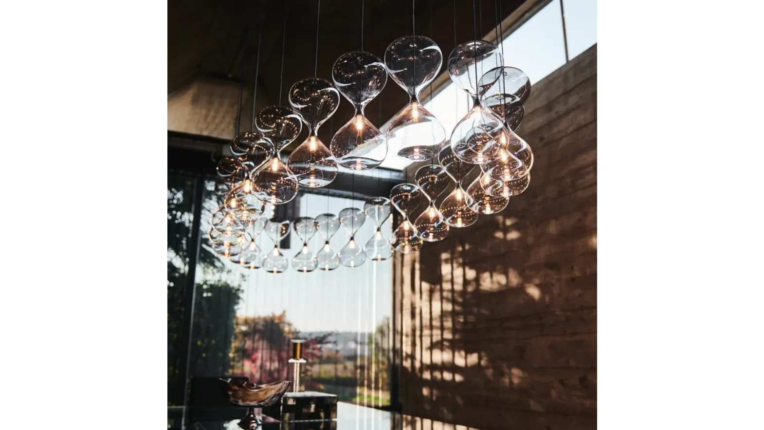 Lampada a sospensione in cristallo trasparente e fumè Sablier di Cattelan Italia