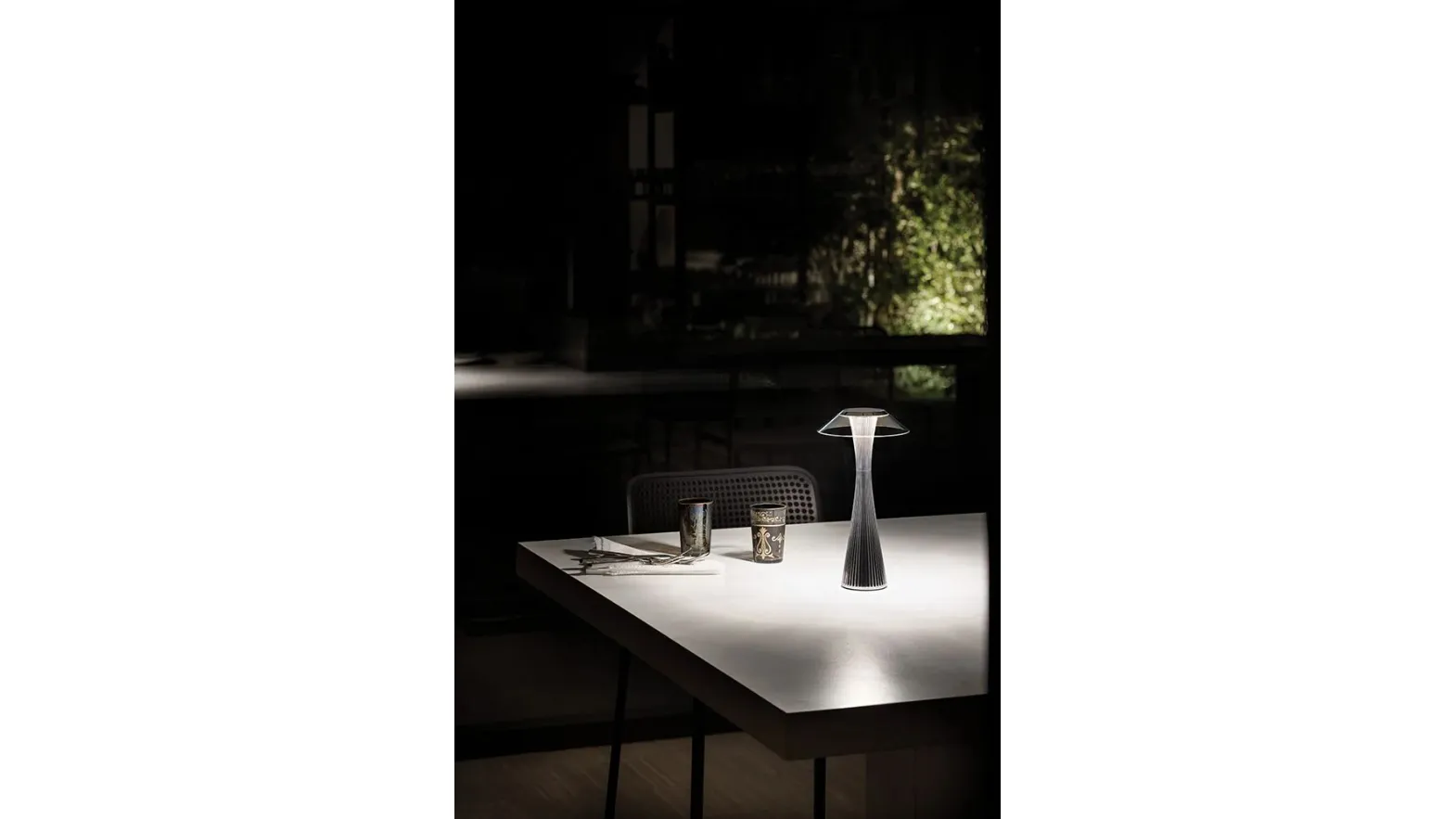 Lampada da esterno in plexiglas Space Outdoor di Kartell