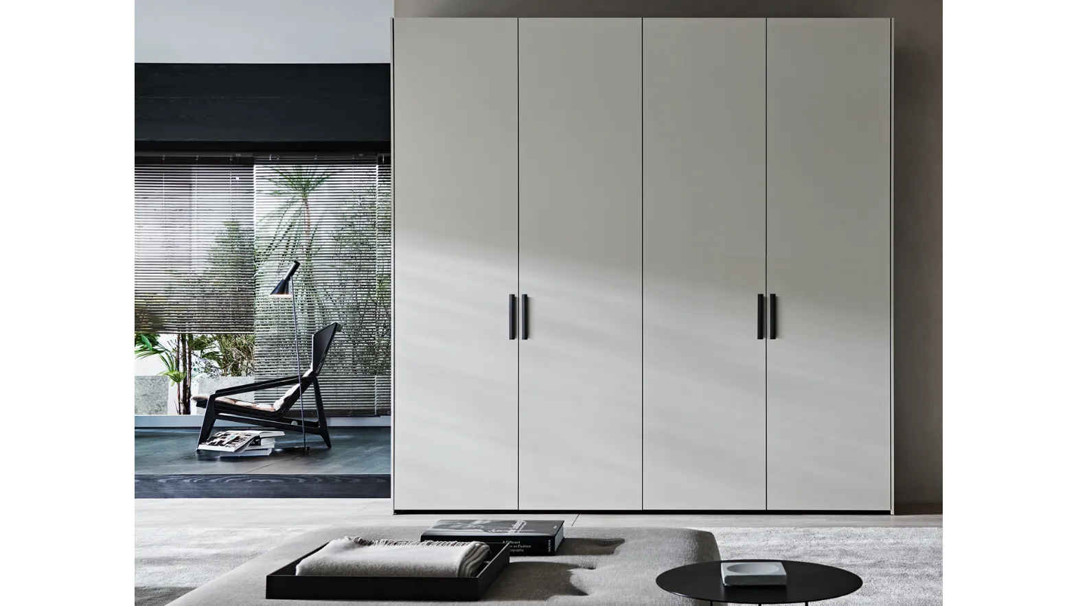 Armadio con ante battenti Gliss Master Twin in melaminico bianco di Molteni & C