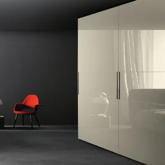 Armadio con ante battenti in laccato opaco e cassetti in melaminico Ghost Lineare di Clever