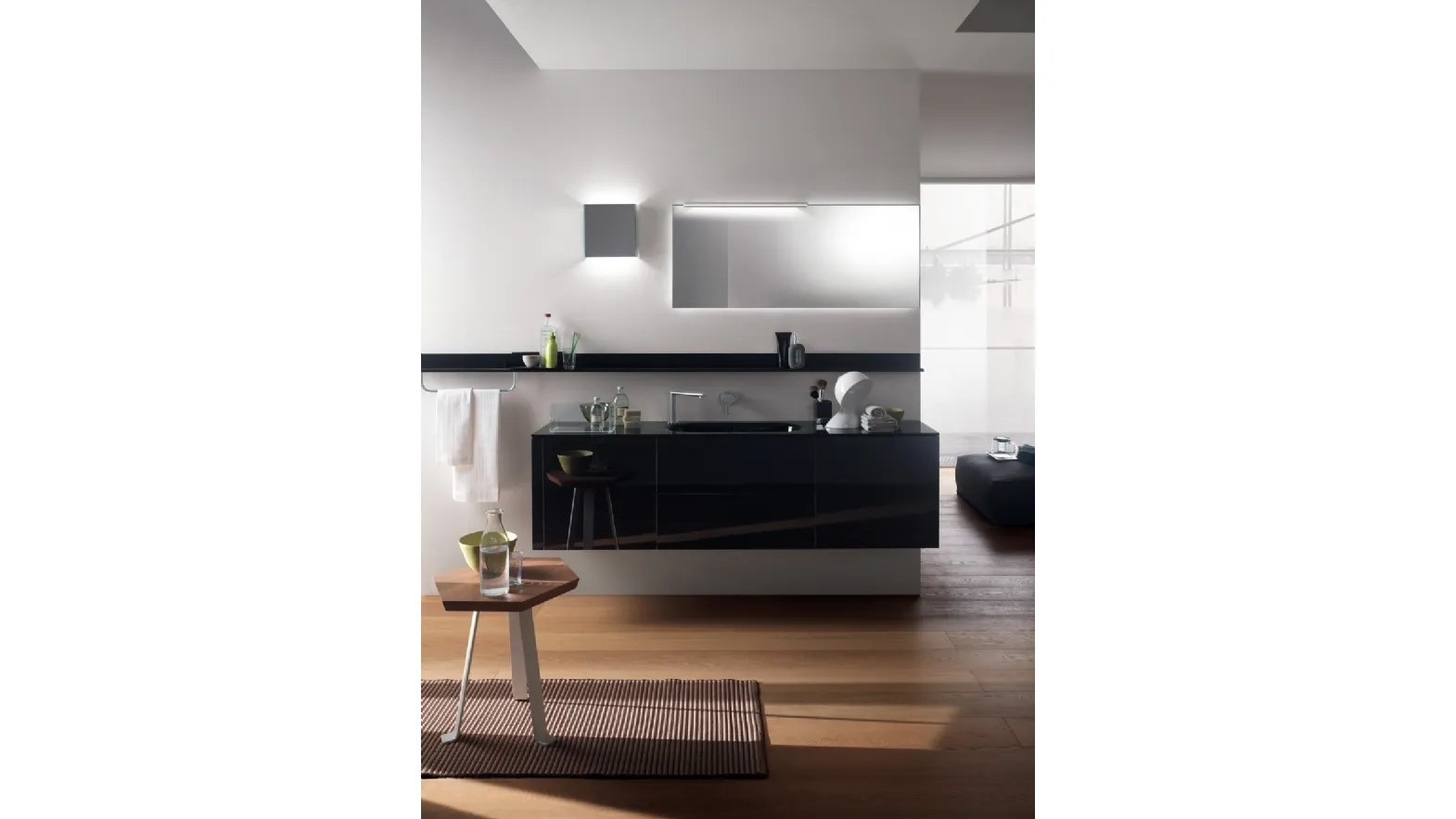 Mobile da Bagno Font Laccato Lucido Nero Ardesia di Scavolini Bathrooms