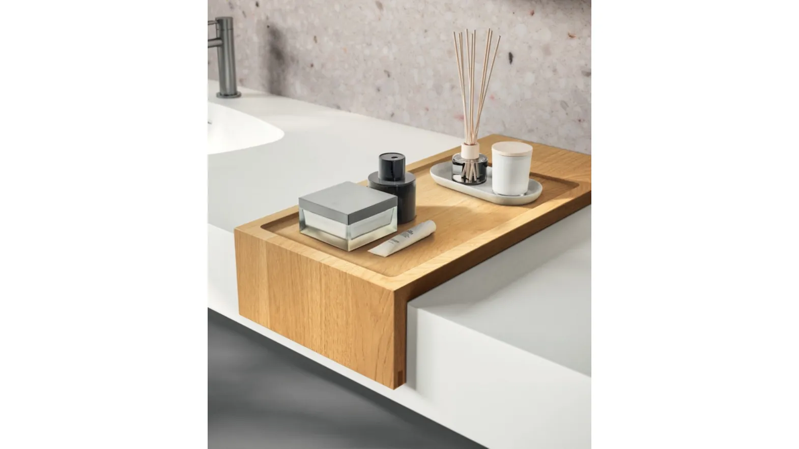 Accessorio da Bagno Lagu Vassoio Scorrevole Useful in Rovere di Scavolini Bathrooms