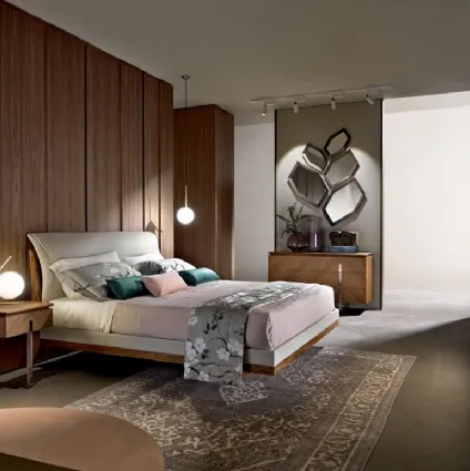 Letto Leonardo L974 in legno di Noce massello con testiera e giroletto rivestiti in pelle di Arte Brotto