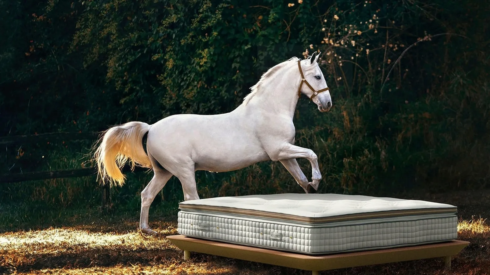 Letto sommier Bellini di Midsummer Milano