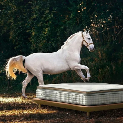 Letto sommier Bellini di Midsummer Milano