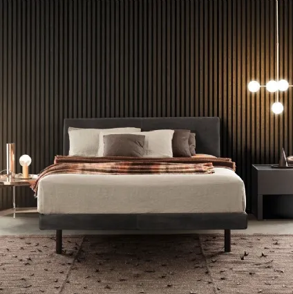 Letto in tessuto con testiera Beta di Pianca