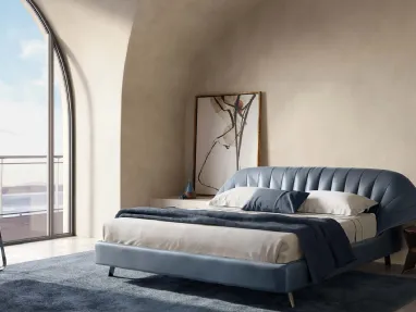 Letto di design in pelle con testiera Cala di Natuzzi