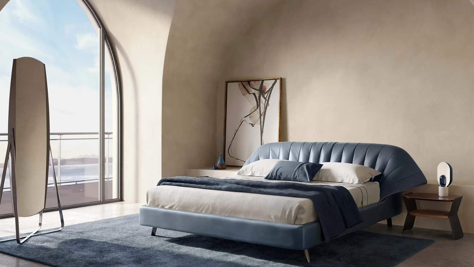 Letto di design in pelle con testiera Cala di Natuzzi