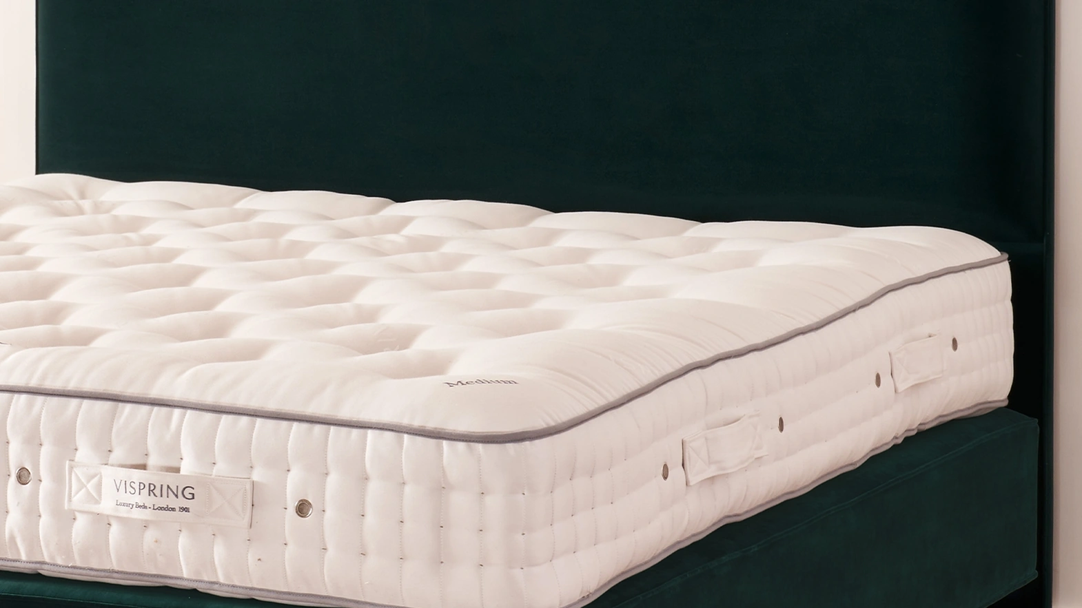 Letto con testiera sagomata Clabon di Vispring