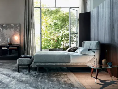 Letto moderno con testiera avvolgente in tessuto imbottito e struttura in legno Fulham di Molteni&C