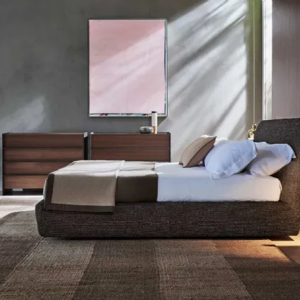 Letto in tessuto imbottito con testiera Greenwich di Molteni & C