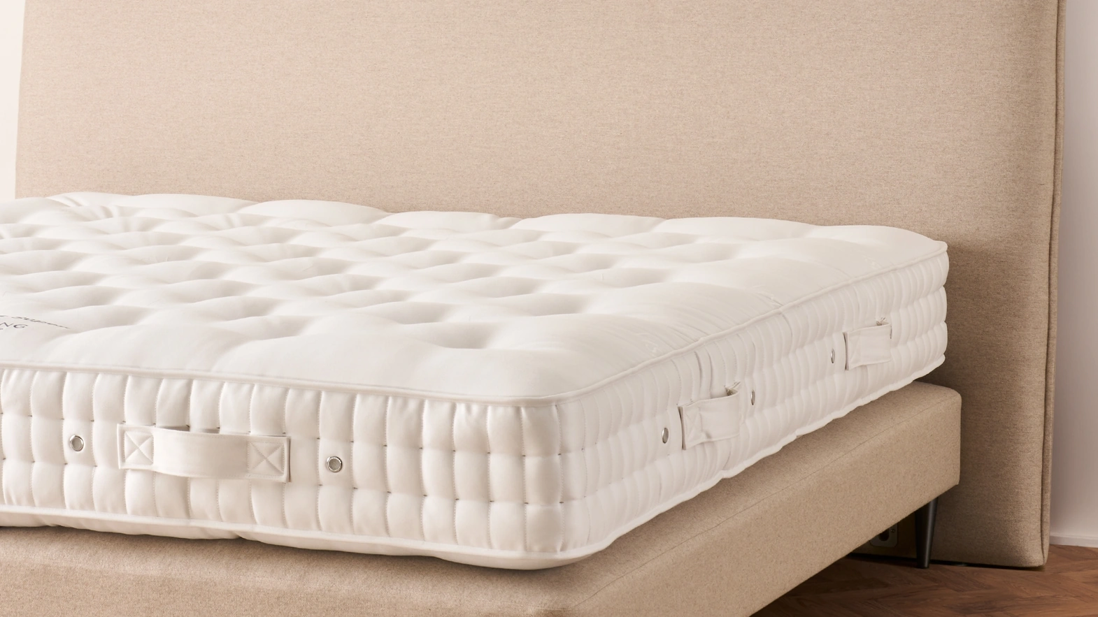 Letto imbottito Langley di Vispring