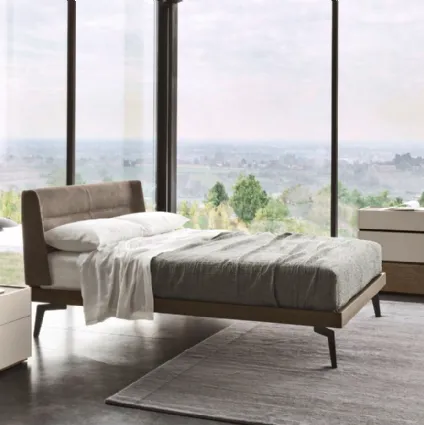 Letto con testiera in tessuto e struttura in legno Nest di Sangiacomo