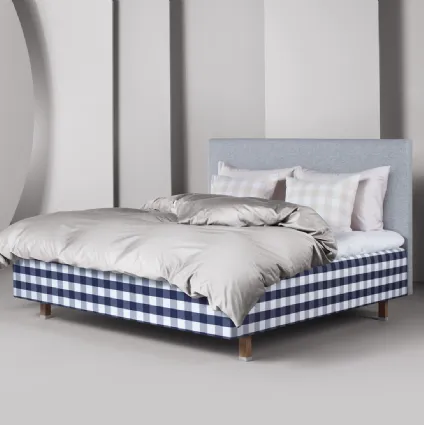 Letto Superia in legno e tessuto dallo stile moderno e matrimoniale di Hänstens