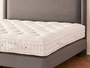 Letto matrimoniale Theia di Vispring