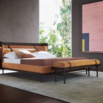 Letto in tessuto imbottito con testiera Twelve AM di Molteni & C