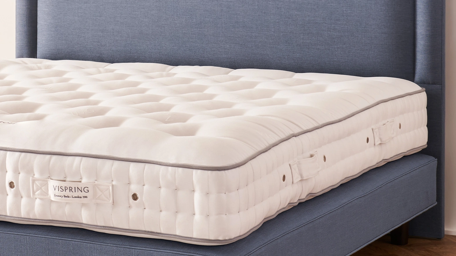 Letto con testiera Helios di Vispring