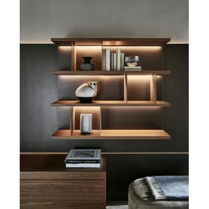 Libreria sospesa in legno con separatori in cuoio Grid 02 di Molteni & C