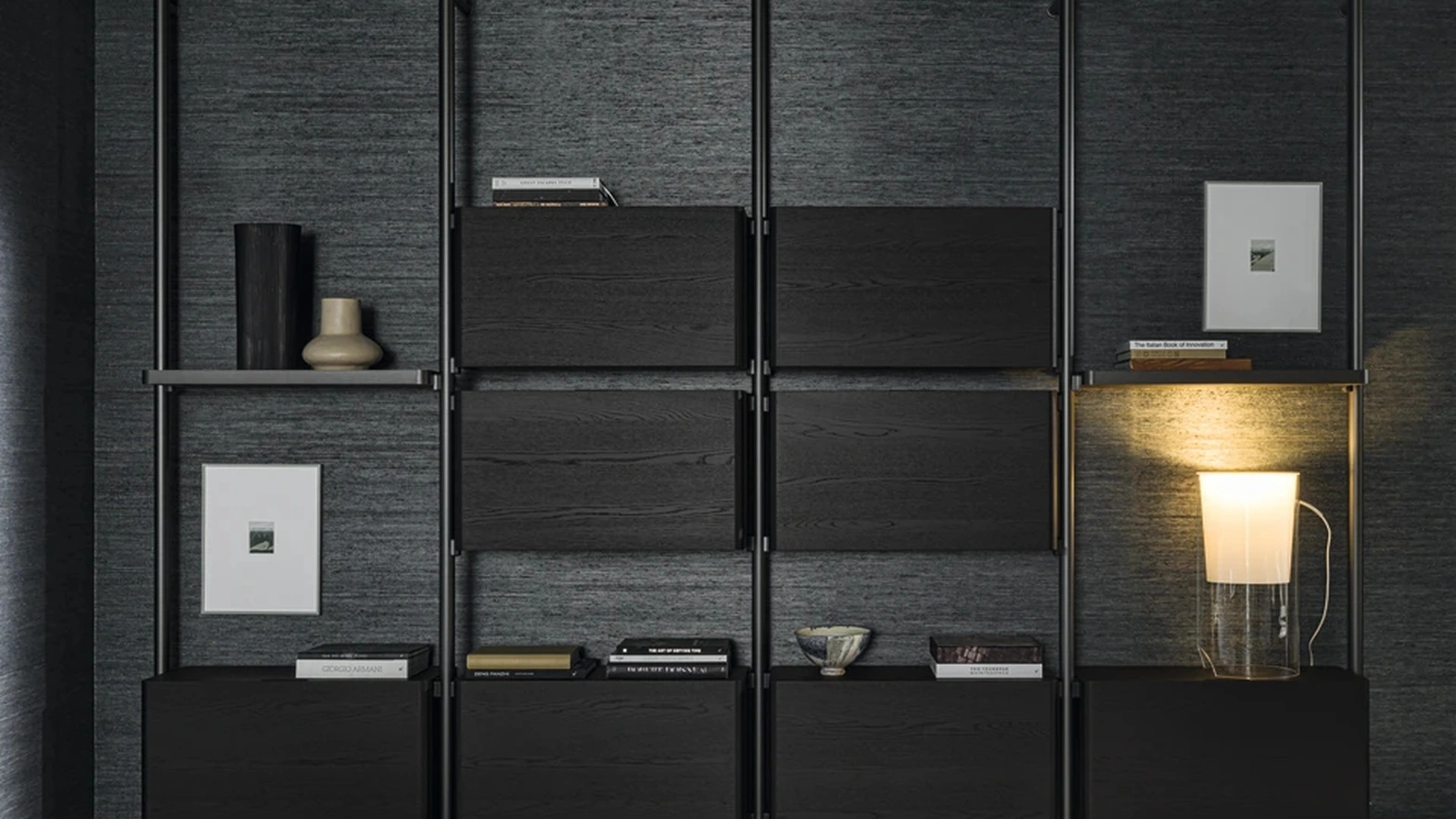 Libreria Hector in alluminio e legno di Molteni & C