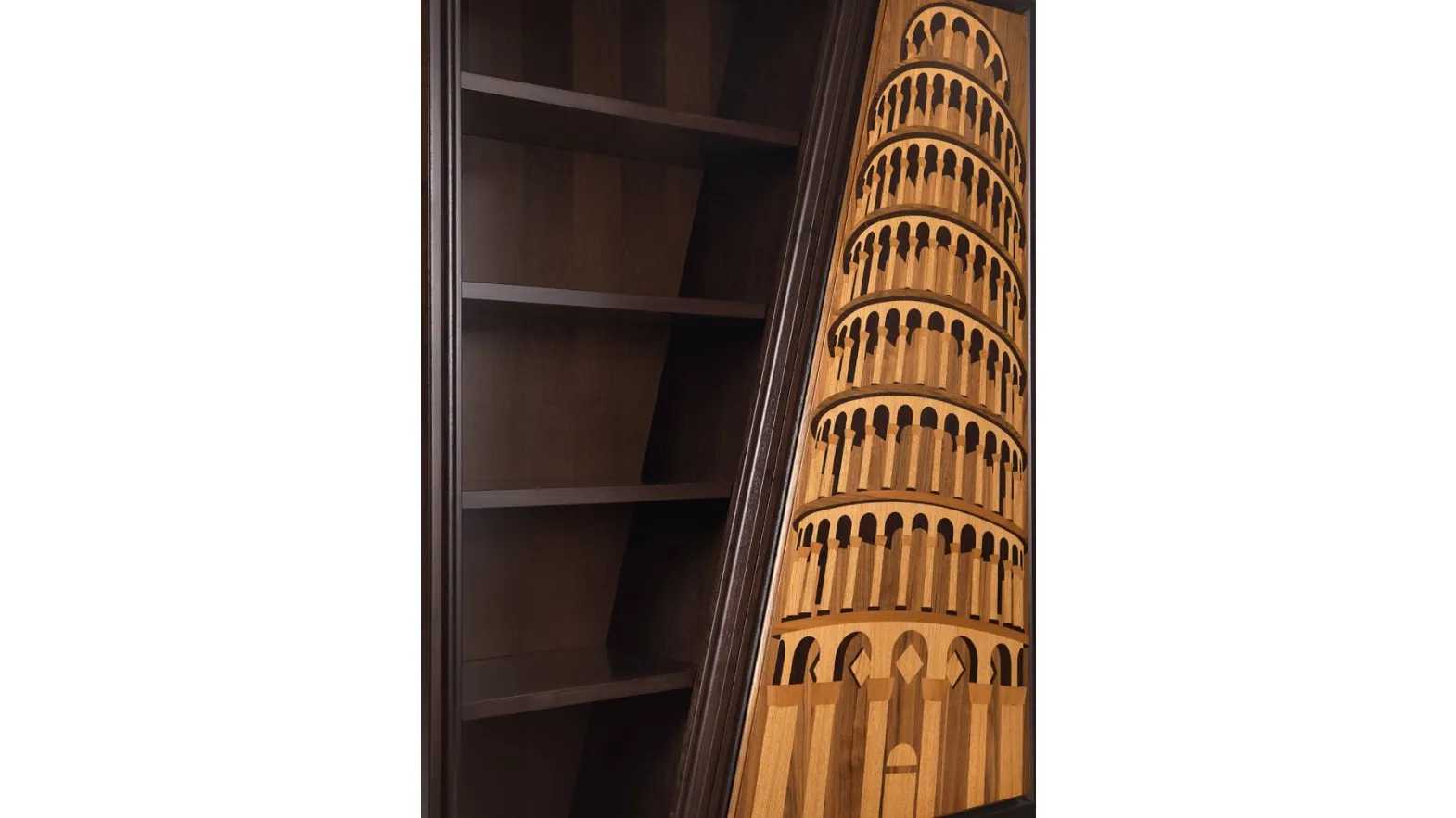 Libreria Palazzi con intarsio che rappresenta la Torre di Pisa con struttura in legno massello con pannelli di listellare lastronato in Noce di Arte Brotto