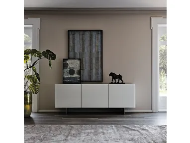 Madia in legno laccato opaco e ante in cristallo verniciate Focus di Cattelan Italia