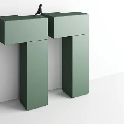 Madia Formosa Inchinata di Minotti Italia