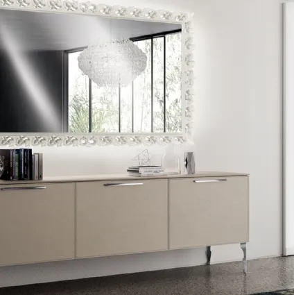 Madia Living Exclusiva in laccato Visone con ante rivestite in pelle di Scavolini