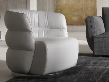 Poltroncina in pelle Couture di Natuzzi