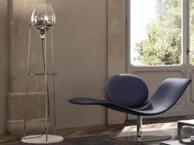 Poltroncina Chaise Longue di design in pelle Dove di Natuzzi